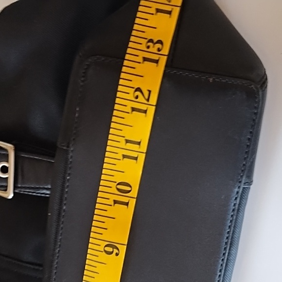 Coach purse in VGC. Black. - Picture 9 of 12